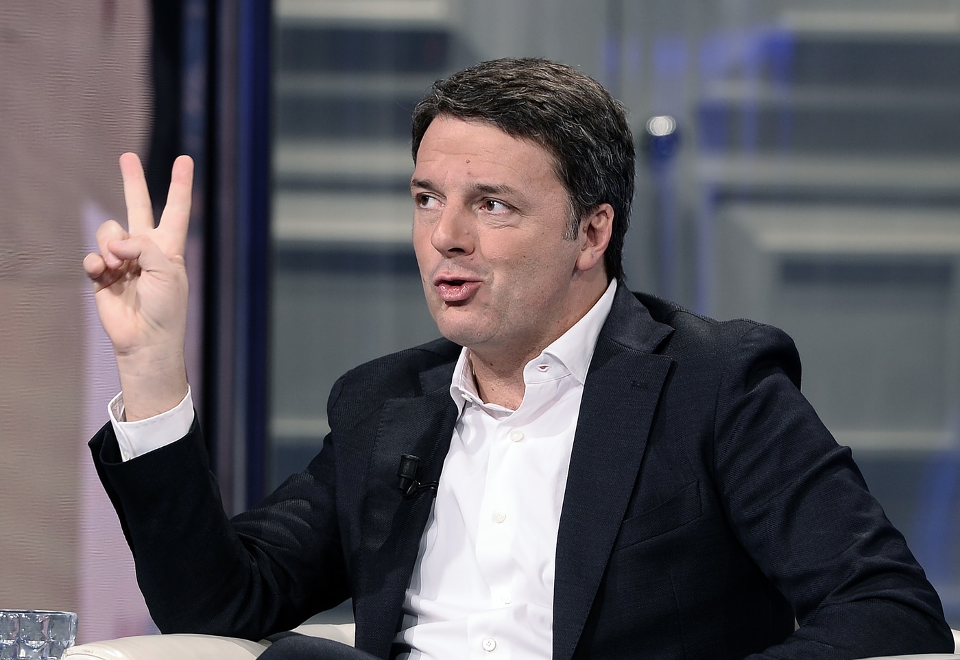 Ennesima giravolta di Renzi <br> Italia Viva vota sì al processo a Salvini <br> Il leader della Lega commenta: “Venditore di tappetti” <br> Grazie alla sua incoerenza il fiorentino corre verso l’0% dei consensi