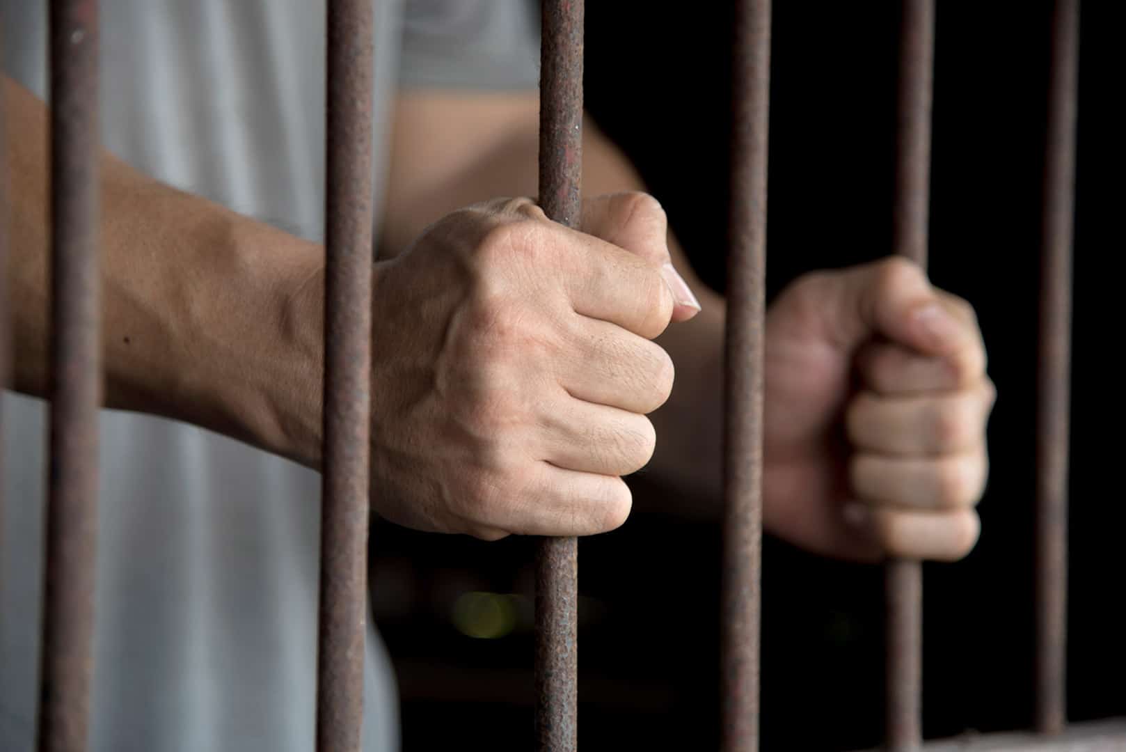 In carcere crescono violenze e disagio mentale.<br> Oltre la metà dei detenuti soffre di un disturbo psichiatrico.<br> I ministeri della Giustizia e della Salute se ne lavano le mani e a farne le spese sono pure i poliziotti penitenziari