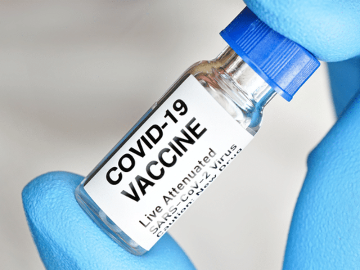Entro 6 mesi crolla l’efficacia del vaccino mRna contro il Covid-19. Dovremo fare più dosi ogni anno? E perché la validità Green Pass dura il doppio del tempo, ossia due semestri?