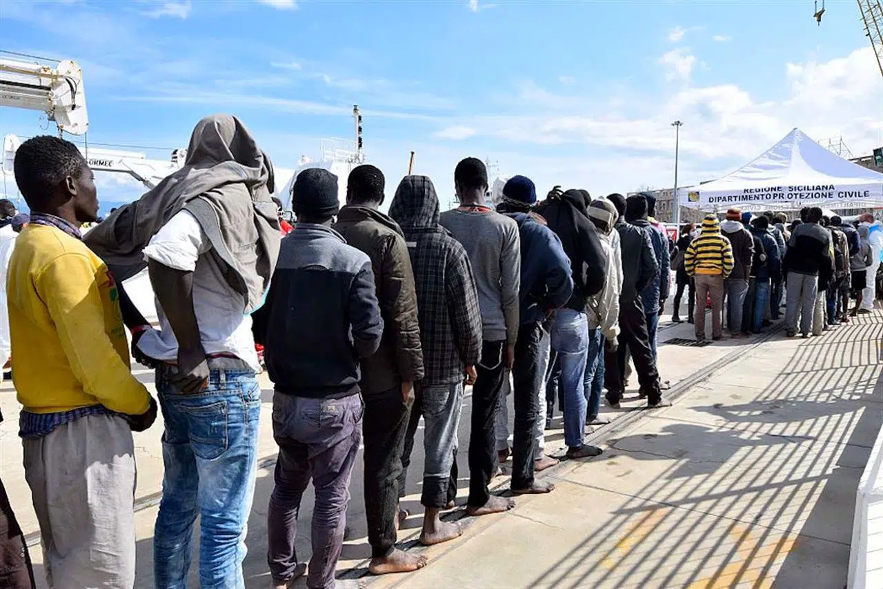 I 77.312 immigrati attualmente in accoglienza ci costano almeno 51 milioni al mese. Usiamo queste risorse contro il caro bollette e non per favorire il traffico di esseri umani